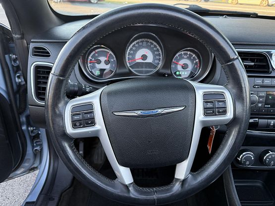 2012 Chrysler 200 Touring photo 2