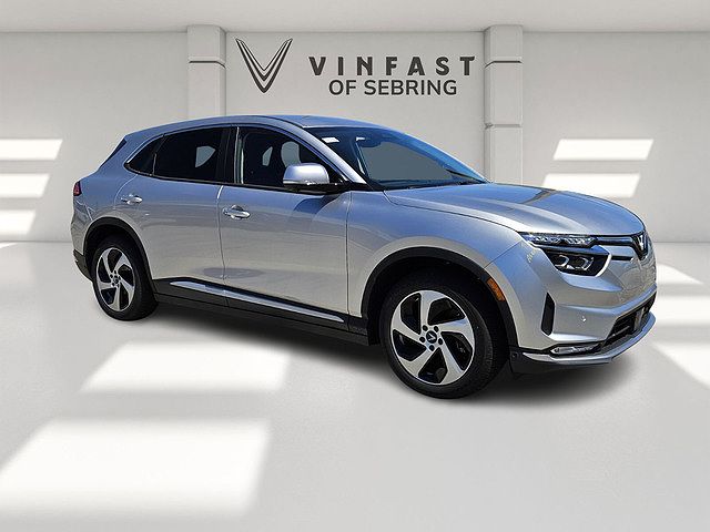 2025 VinFast VF8