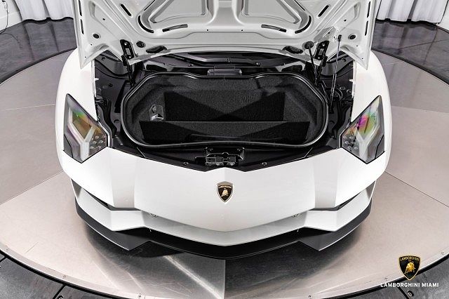 2017 Lamborghini Aventador S image 4