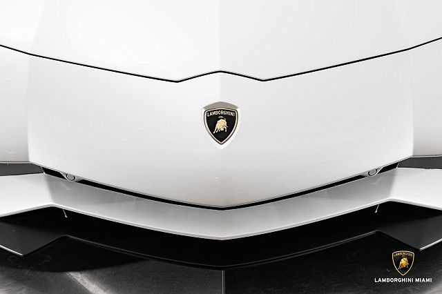 2017 Lamborghini Aventador S image 5