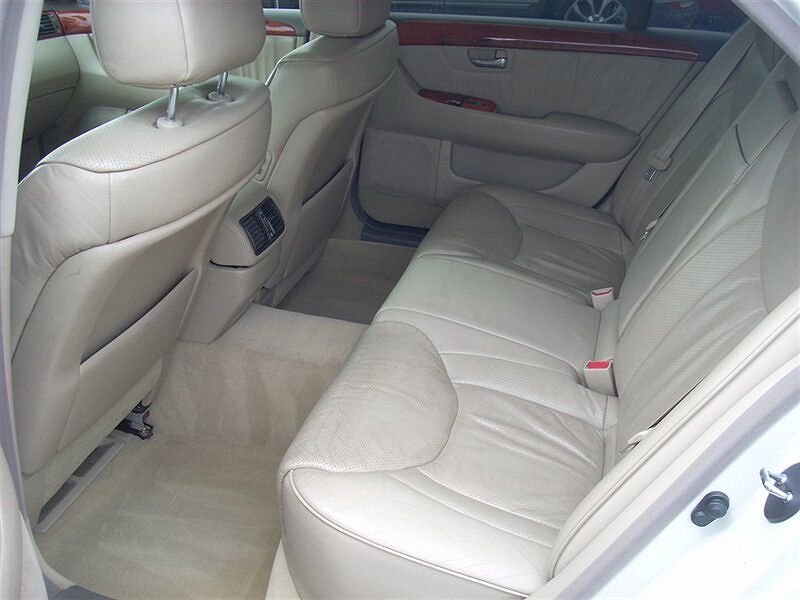2003 Lexus LS 430 image 4