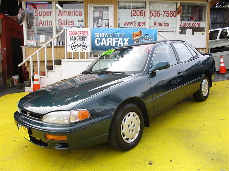 1996 Toyota Camry LE image 0