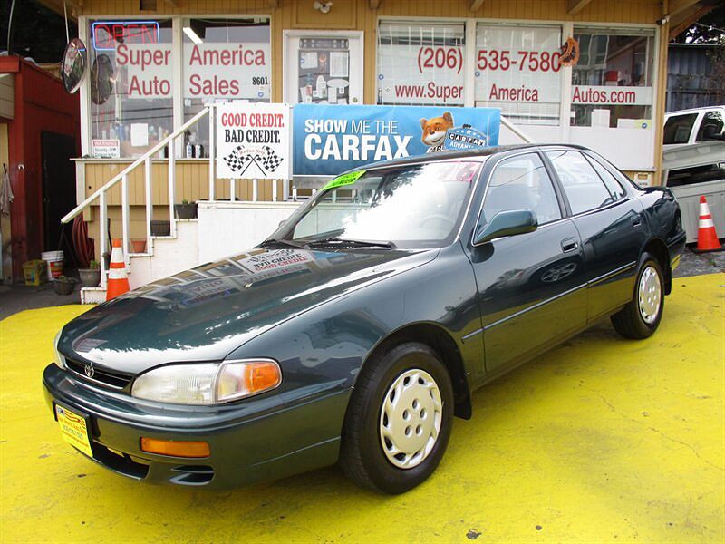 1996 Toyota Camry LE image 1