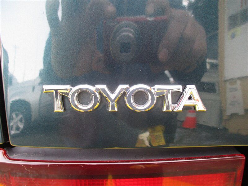 1996 Toyota Camry LE image 19