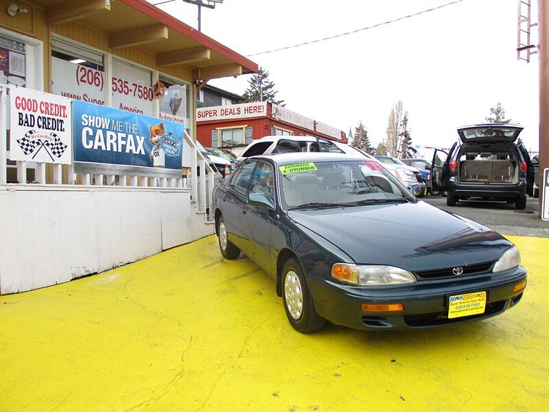 1996 Toyota Camry LE image 3