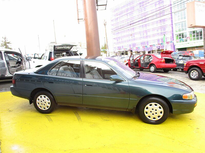 1996 Toyota Camry LE image 4