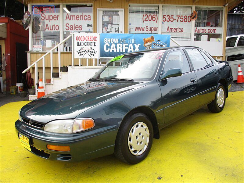 1996 Toyota Camry LE image 8