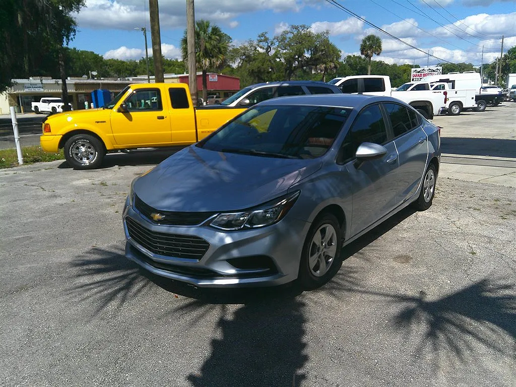 2017 Chevrolet Cruze LS image 0