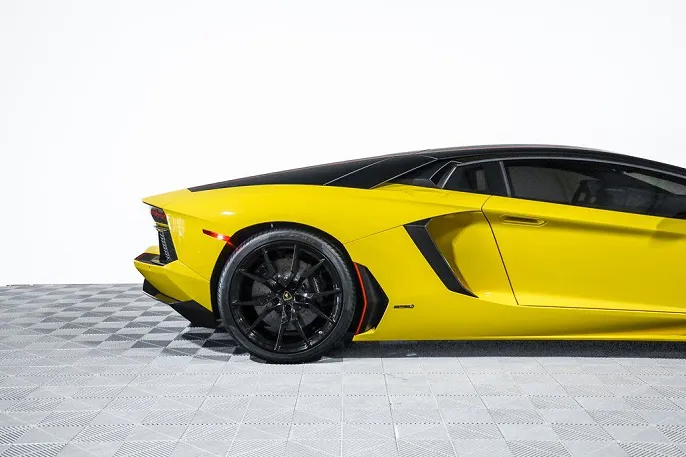 2016 Lamborghini Aventador