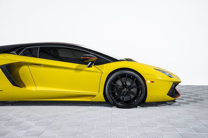 2016 Lamborghini Aventador