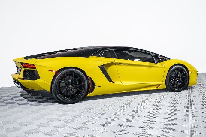 2016 Lamborghini Aventador