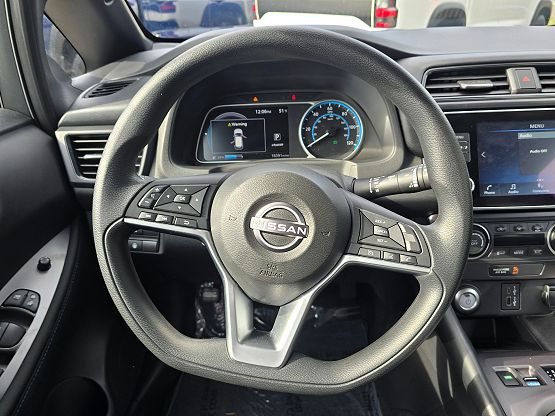 2025 Nissan Leaf S photo 2