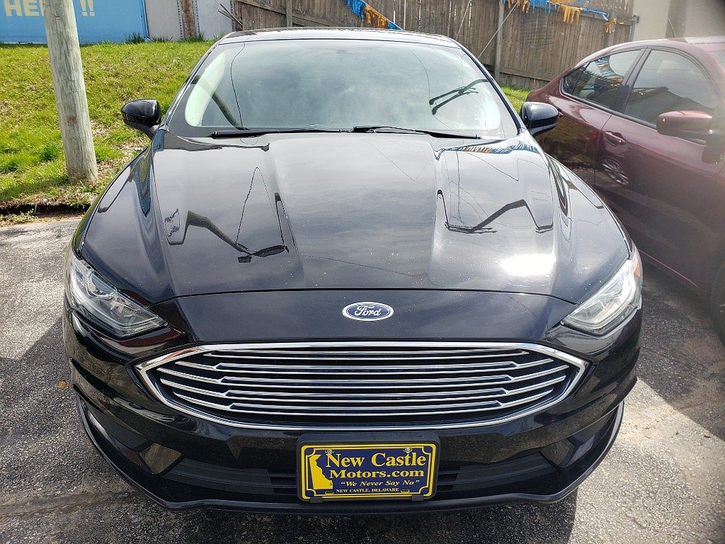2017 Ford Fusion SE image 1