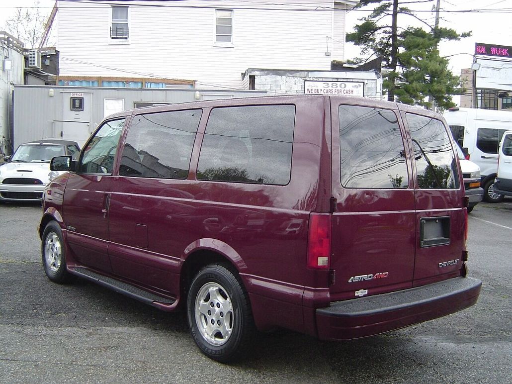 2004 Chevrolet Astro LS image 5