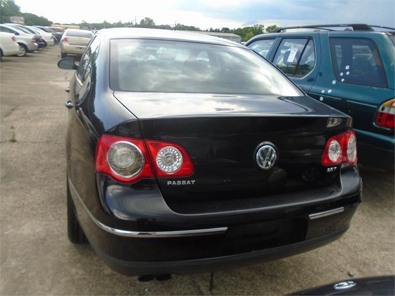 2006 Volkswagen Passat 2.0T image 1