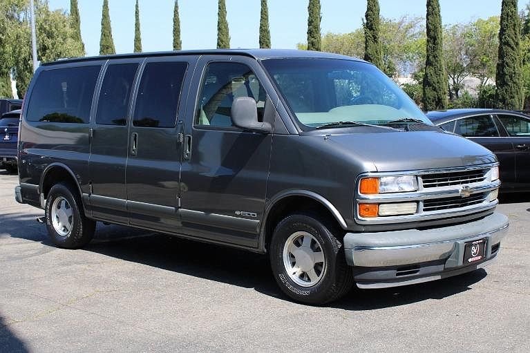 2000 Chevrolet Express 1500 image 0