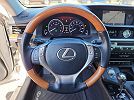 2015 Lexus ES 300h image 16