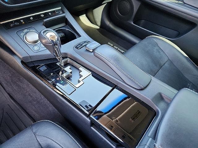 2015 Lexus ES 300h image 17