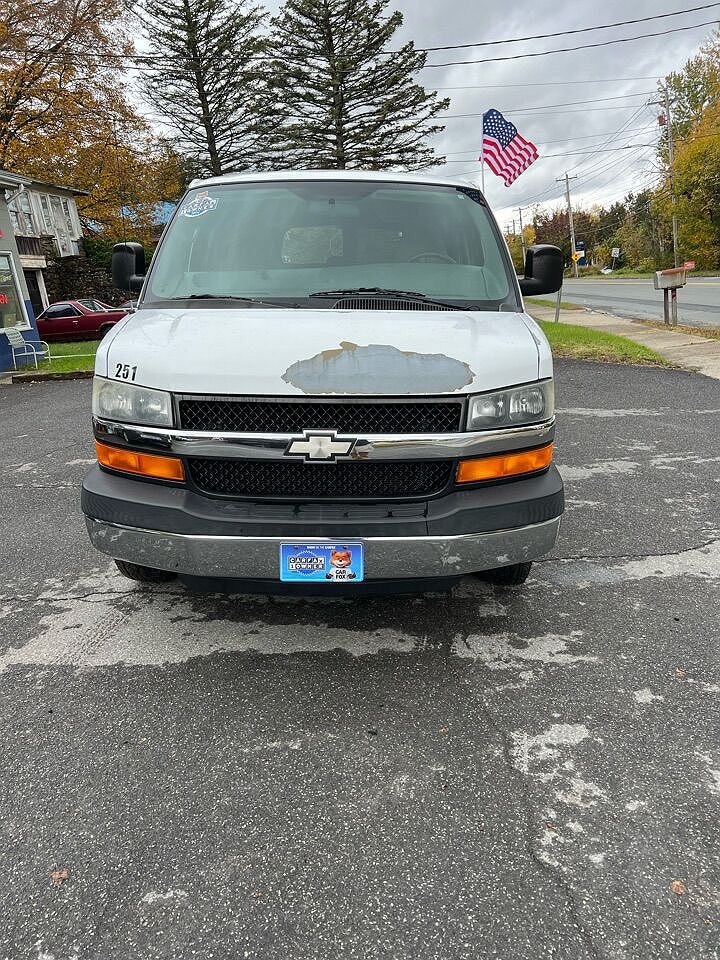 2008 Chevrolet Express 3500 image 1