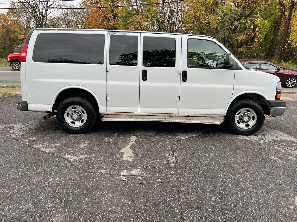 2008 Chevrolet Express 3500 image 3