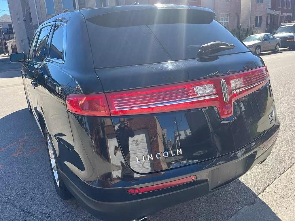 2017 Lincoln MKT Livery image 5