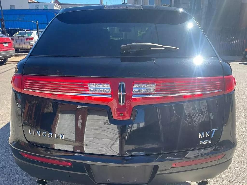 2017 Lincoln MKT Livery image 6