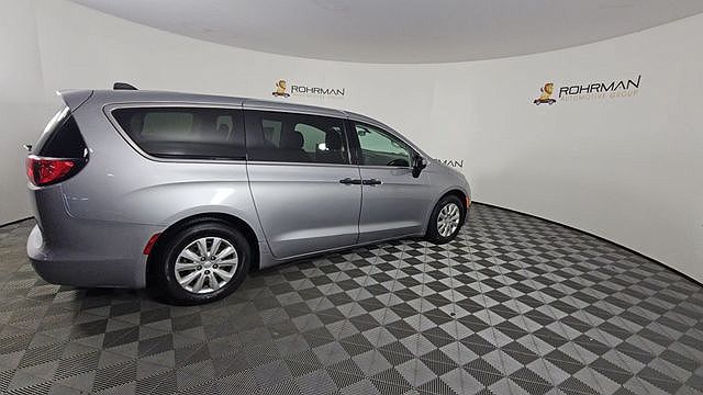 2018 Chrysler Pacifica L image 11