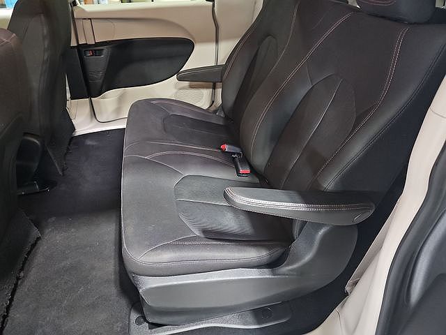 2018 Chrysler Pacifica L image 27