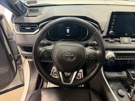 2019 Toyota RAV4 Hybrid XSE photo 2