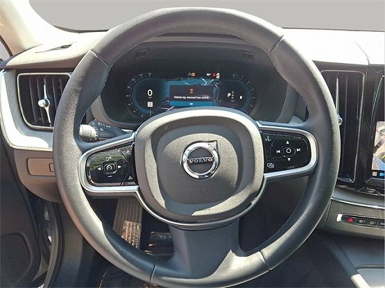 2025 Volvo XC60 Plus photo 11