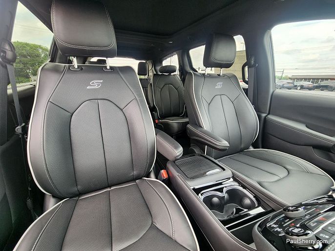 2025 Chrysler Pacifica