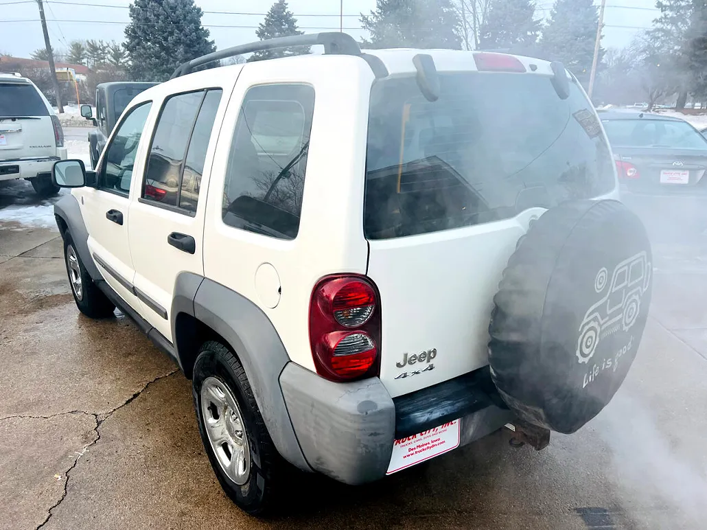 2005 Jeep Liberty Sport image 4