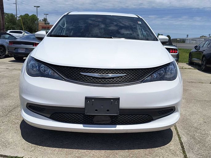 2023 Chrysler Voyager