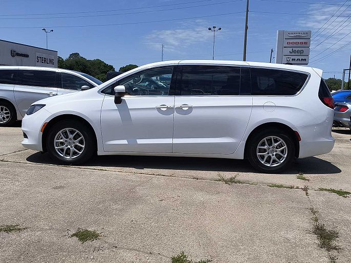 2023 Chrysler Voyager