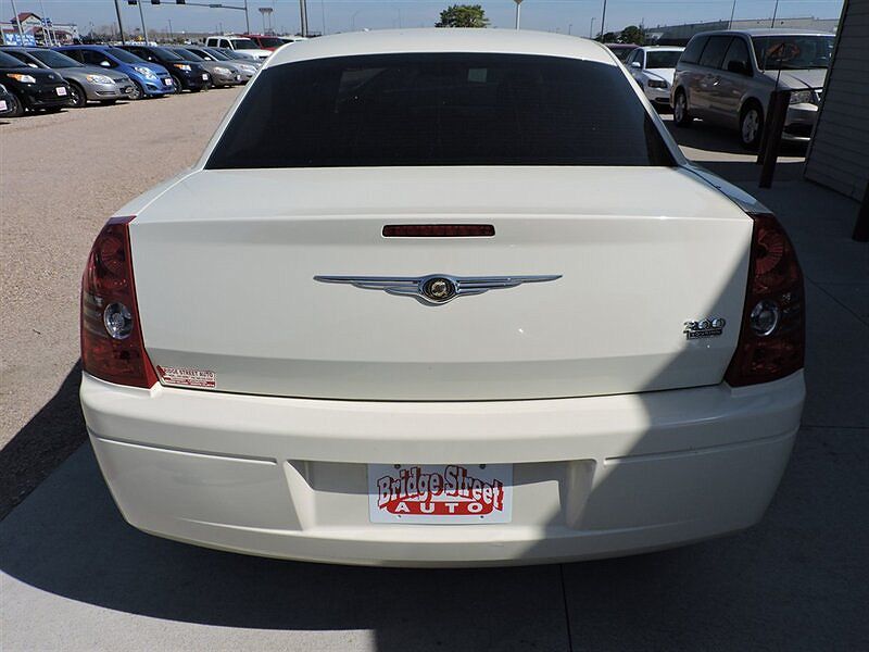 2009 Chrysler 300 LX image 5