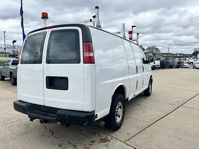 2011 Chevrolet Express 2500 image 4