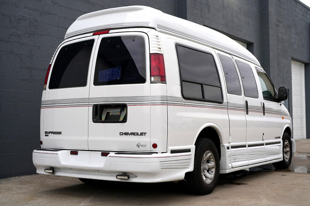 1998 Chevrolet Express 1500 image 2