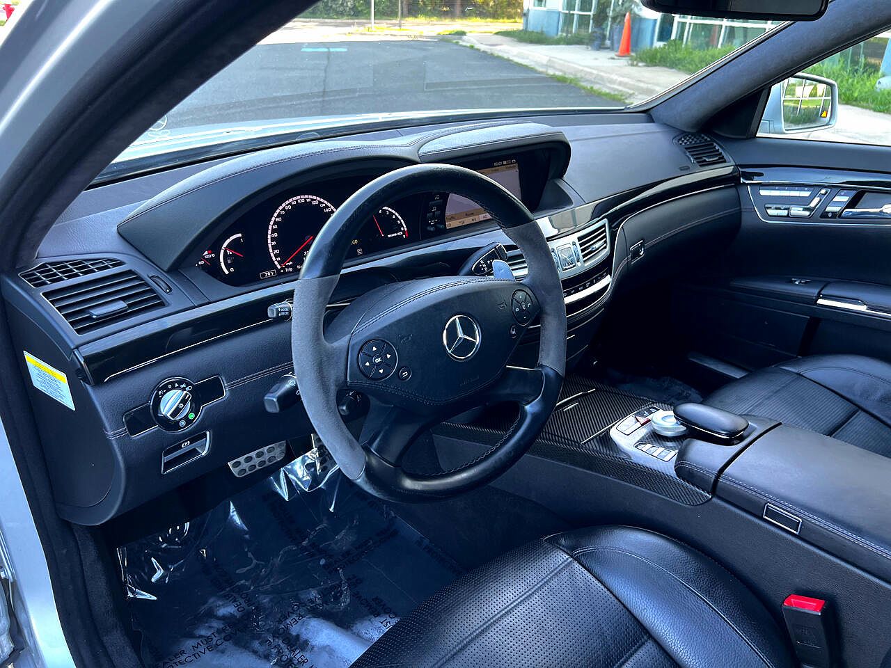 2013 Mercedes-Benz S-Class AMG S 63 image 17