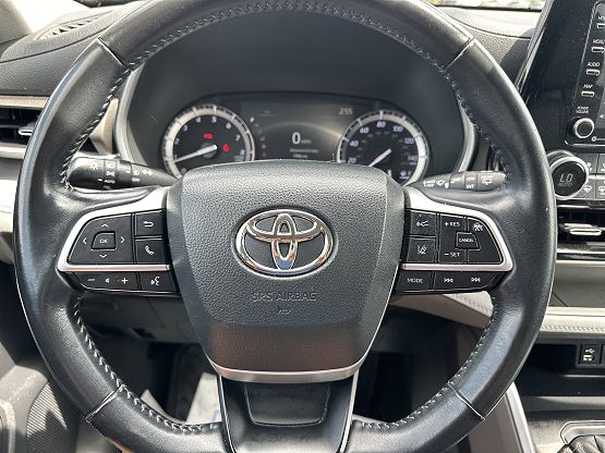 2022 Toyota Highlander XLE photo 8