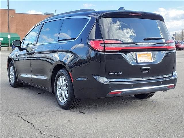 2022 Chrysler Pacifica Touring-L image 4