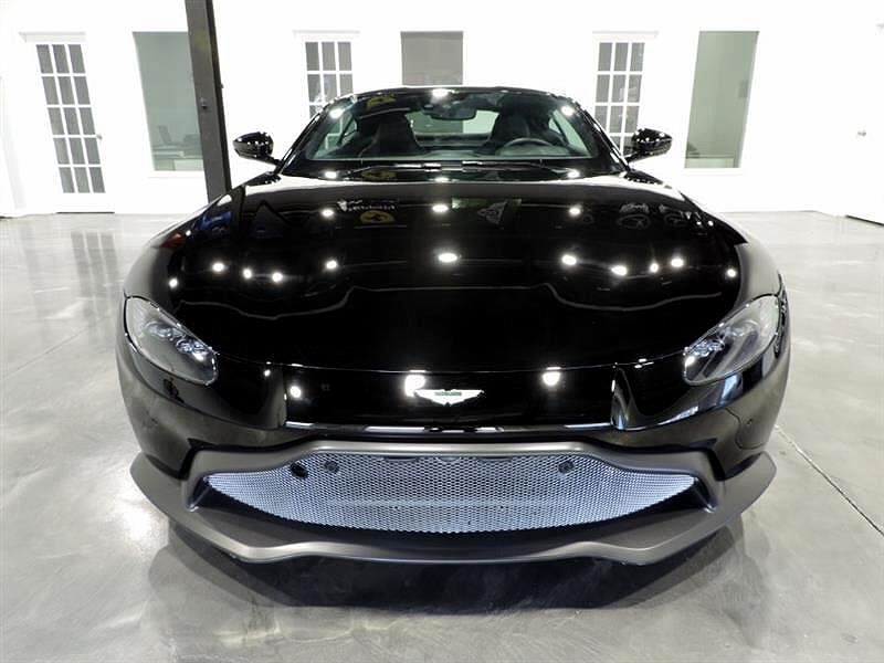 2019 Aston Martin V8 Vantage Base image 3
