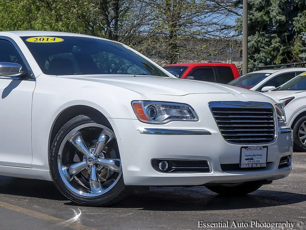 2014 Chrysler 300 C image 1