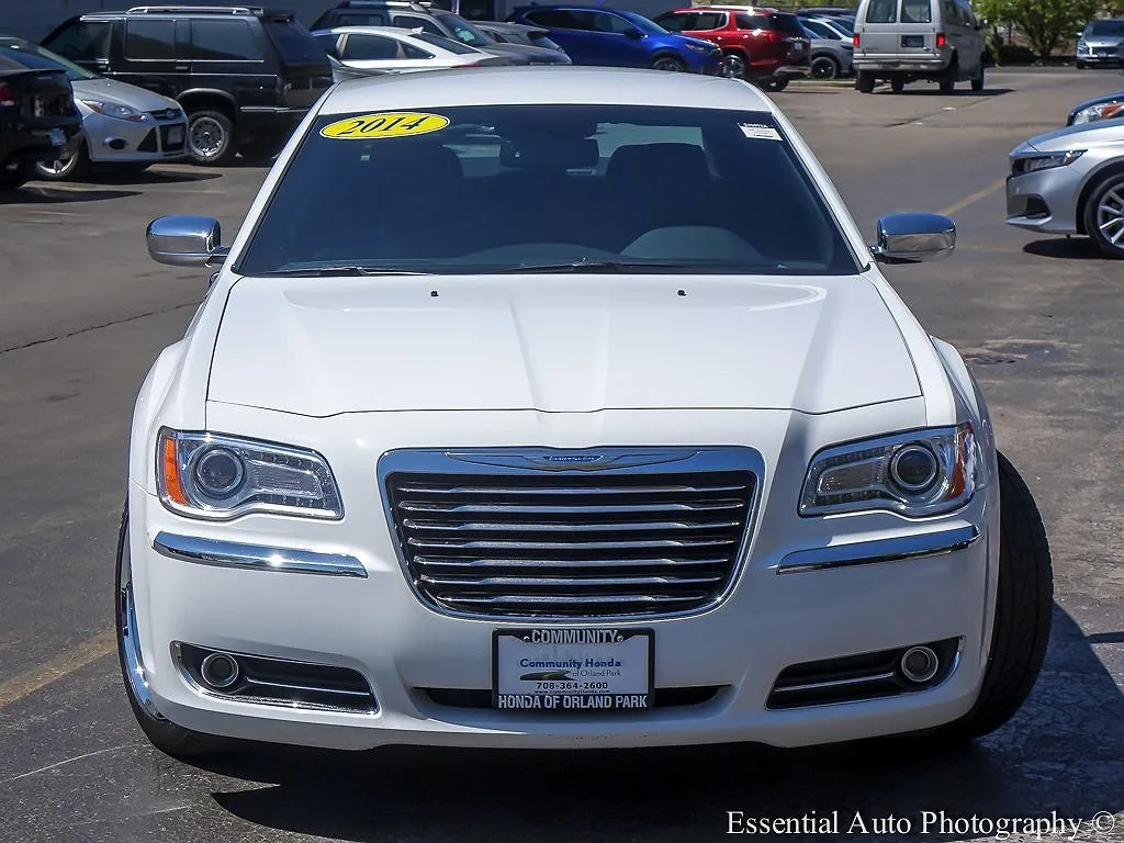2014 Chrysler 300 C image 3