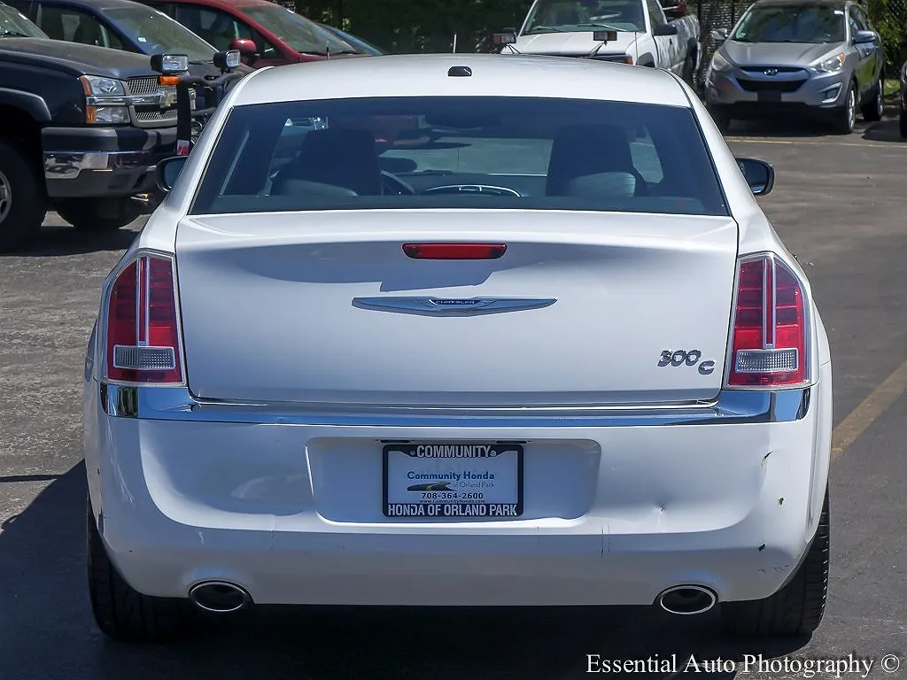 2014 Chrysler 300 C image 4