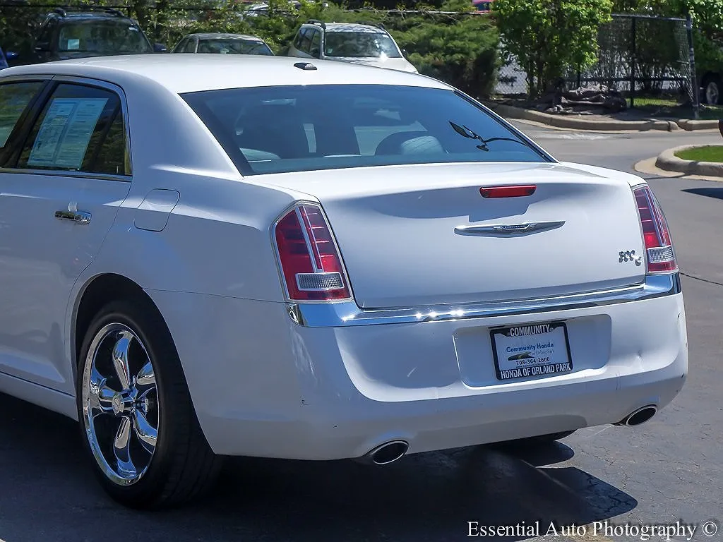 2014 Chrysler 300 C image 5