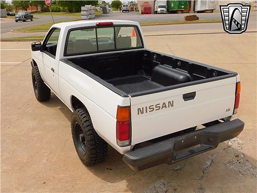 1996 Nissan Pickup null image 3