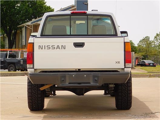 1996 Nissan Pickup null image 4
