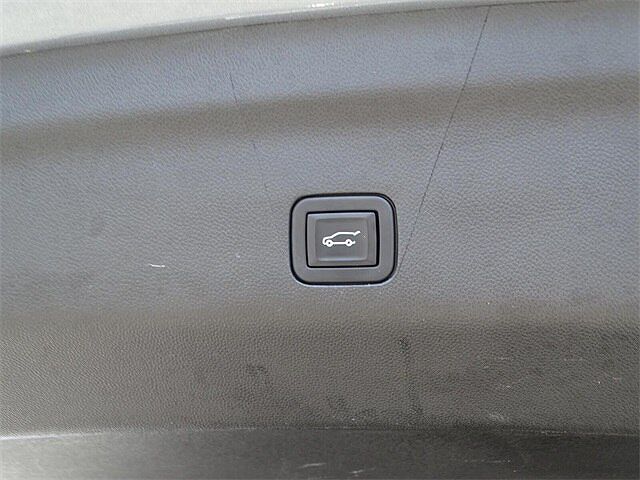 2022 Chevrolet Suburban Z71 image 5