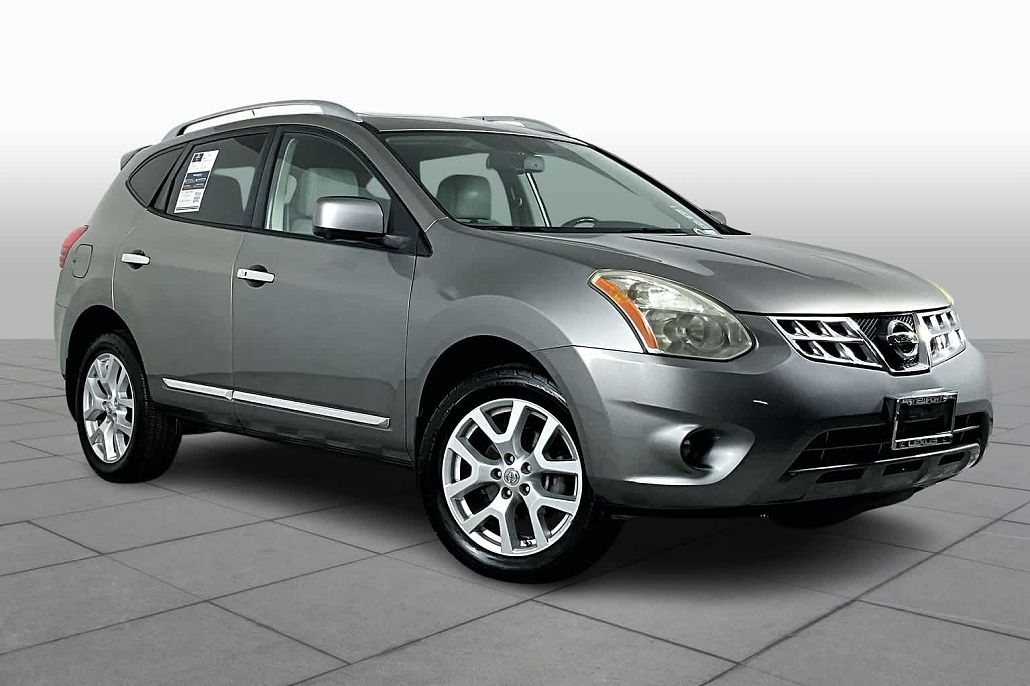 2013 Nissan Rogue SV image 1