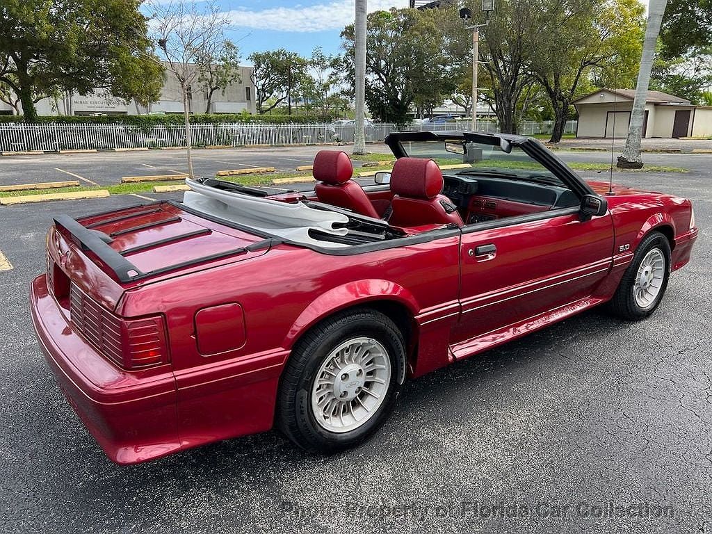 1988 Ford Mustang GT image 3